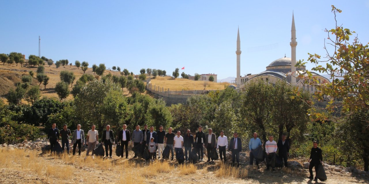 Şırnak Üniversitesi personeli “Ormanlar İçin El Ele” projesi kapsamında çöp topladı