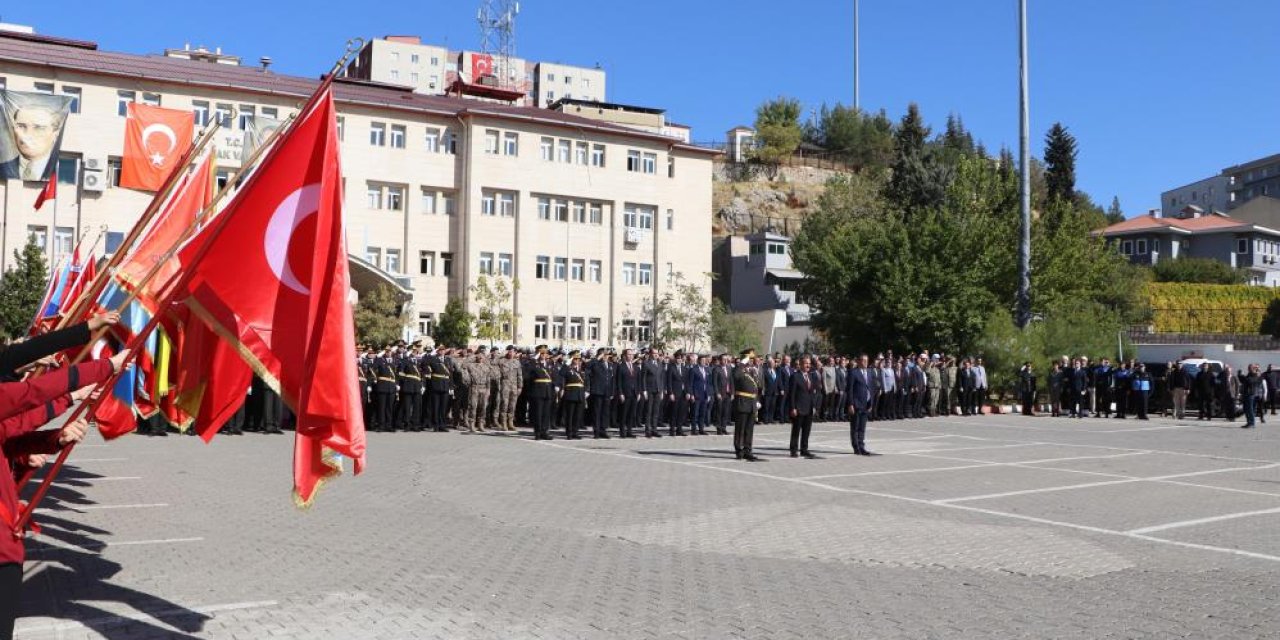 Şırnak’ta Cumhuriyet Bayramı kutlamaları çelenk töreniyle başladı