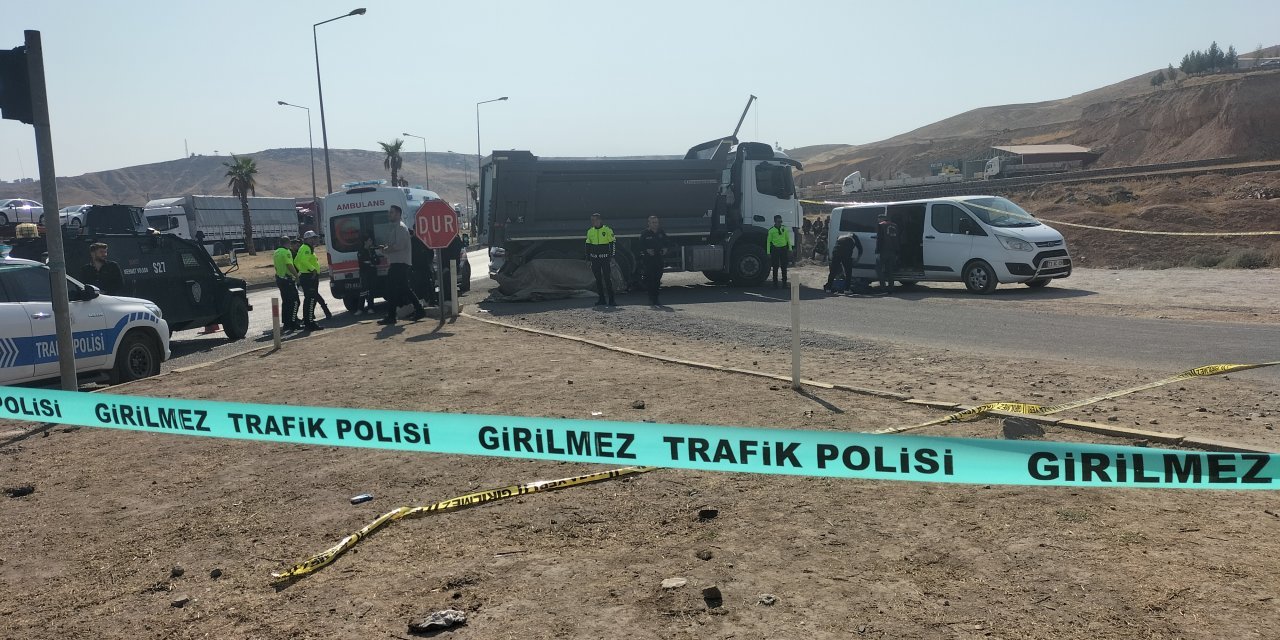 Şırnak'ta Harfiyat Kamyonu ile Motorsiklet Çarpıştı: 1 Kişi Hayatını Kaybetti