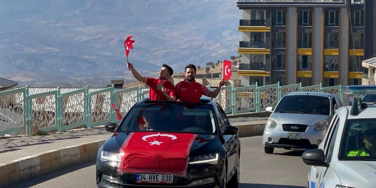 Avrupa Şampiyonu Harun Algül’e Görkemli Karşılama