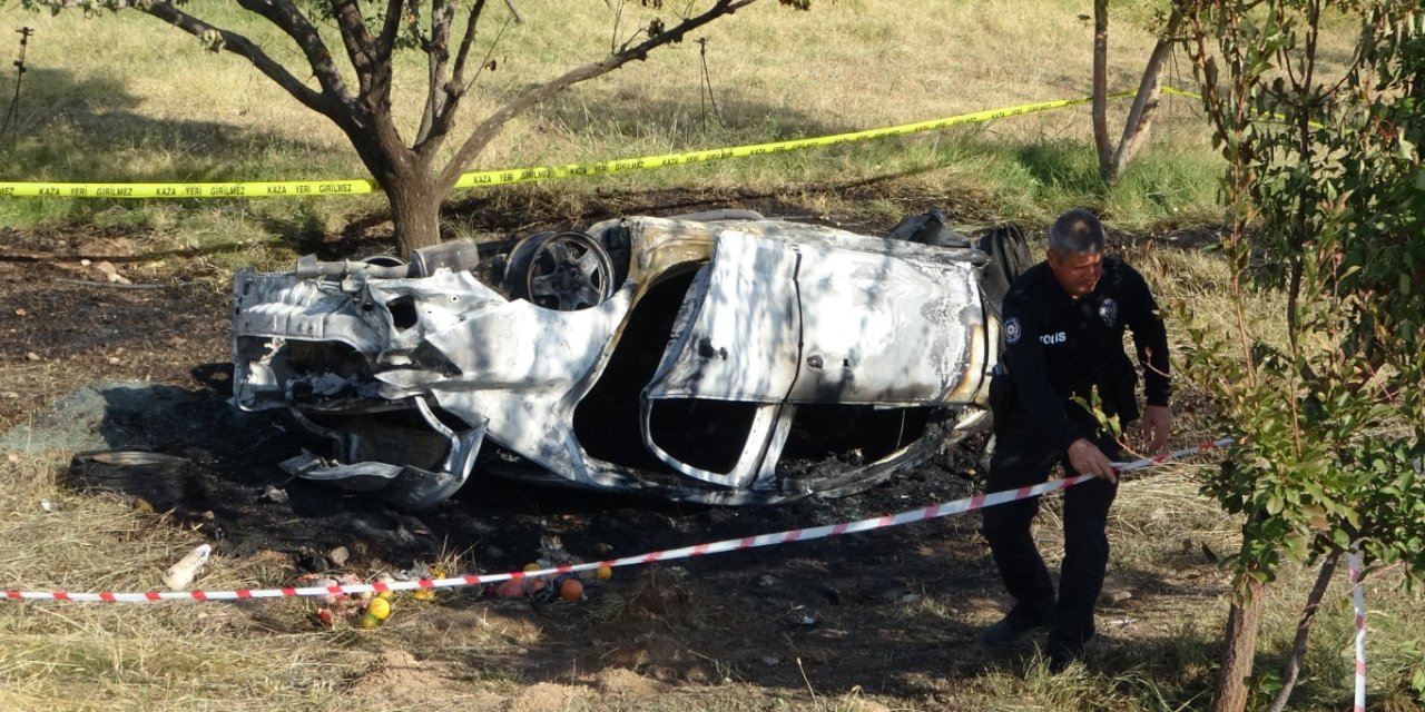 Kontrolden çıkarak devrilen araç yandı: 2 kişi öldü