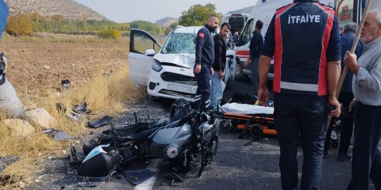 Mardin'de ticari araç ile motosiklet çarpıştı: 2 yaralı