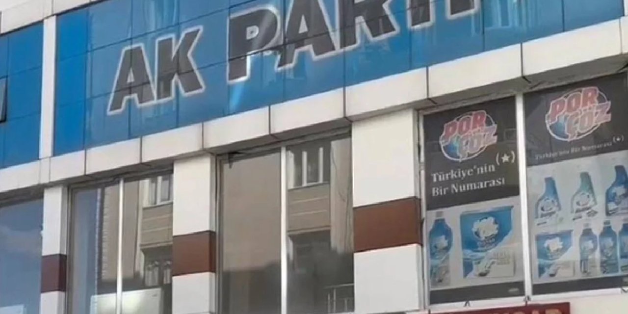 AK Parti il binasına satırlı saldırı