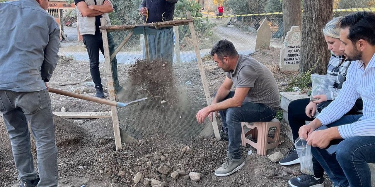 Cenaze defni sırasında çok sayıda tarihi eser bulundu