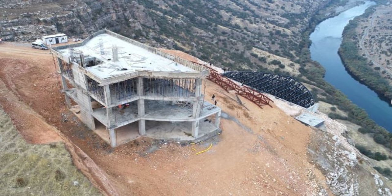 Şırnak'ta Cazibe Merkezi Olacak Cam Teras Projesinin Yapımı Devam Ediyor!