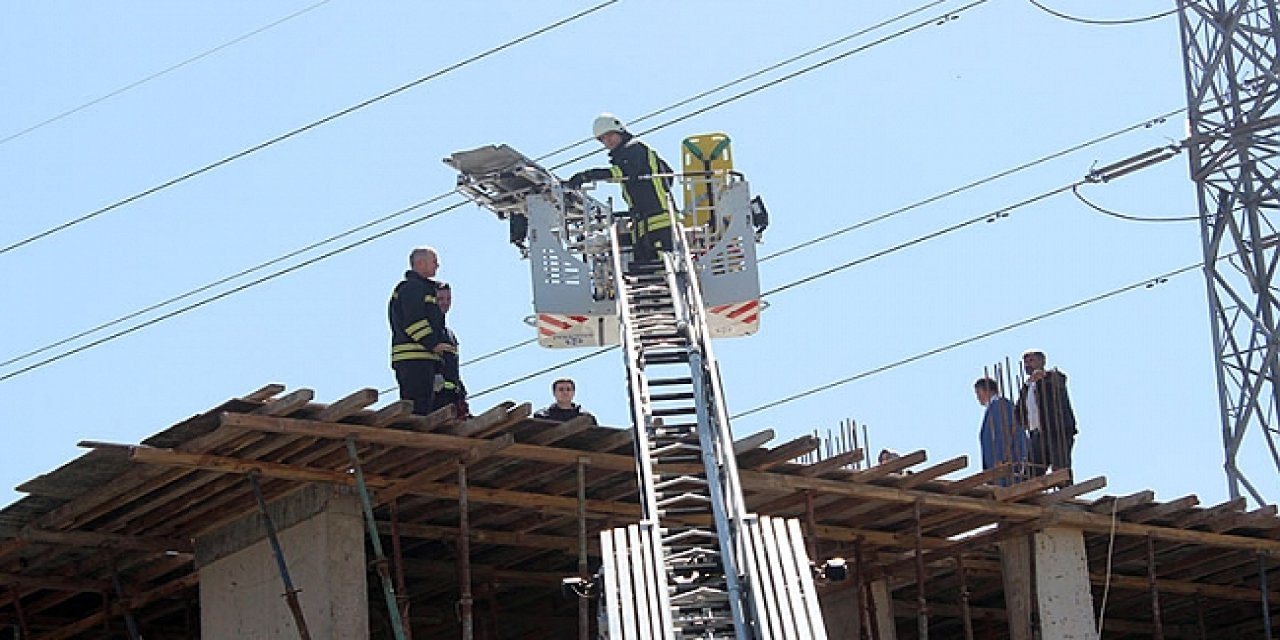 Elektrik direğinde akıma kapılan kişi hayatını kaybetti