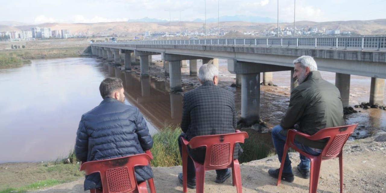 Kayıp Silopili Gencin Ailesinin Dicle Nehri Kıyısındaki Acılı Bekleyişi Devam Ediyor!