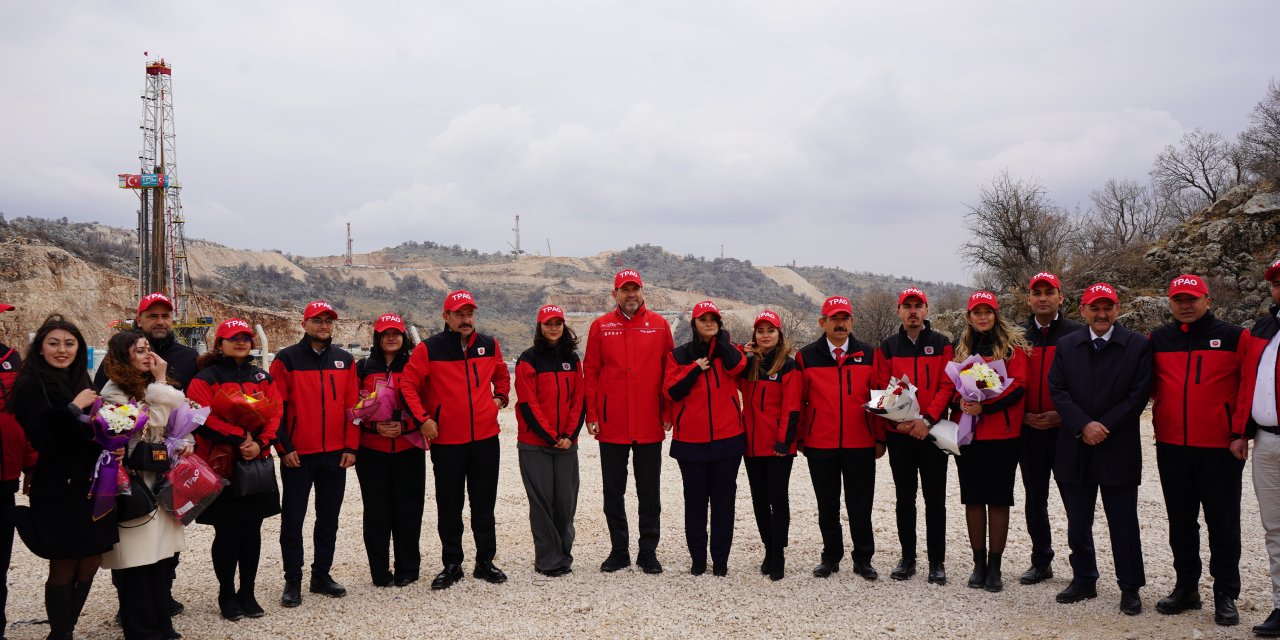 Bakan Bayraktar Gabar Dağında Öğretmenler İle Bir Araya Geldi