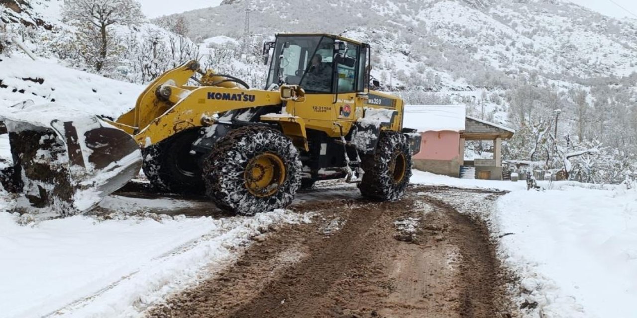 Şırnak'ta kar nedeniyle kapanan yolların bir kısmı ulaşıma açıldı