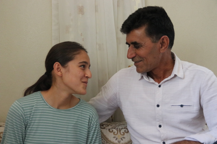 Türkiye'nin konuştuğu genç hentbolcu Merve Akpınar'ın ailesi: "Tüm aileler kızlarına destek olsunlar"