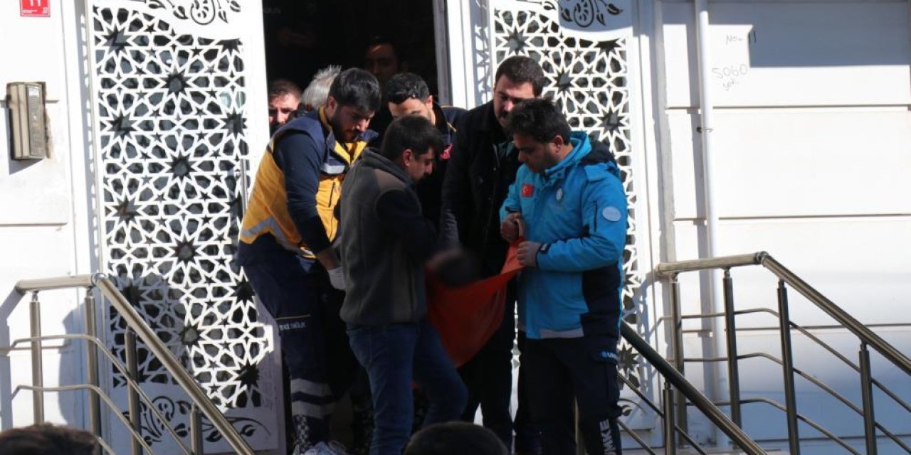 Dehşet Olay: Cinnet getiren anne 2 kızını öldürüp canına kıydı!