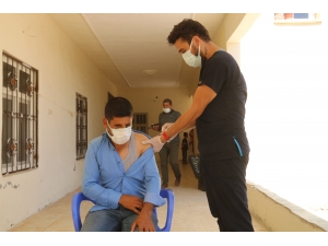 Harran'da sağlıkçılar Arapça anonslarla vatandaşları aşı olmaya çağırdı