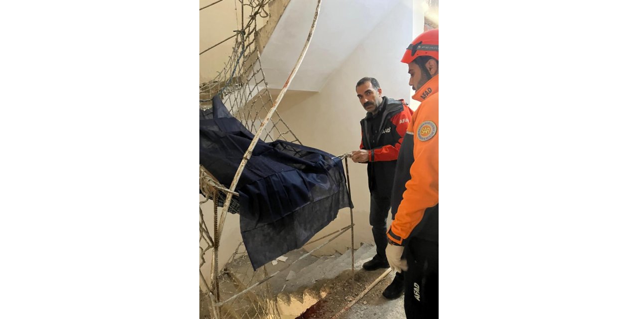 İnşaattan düşen inşaat işçisi hayatını kaybetti
