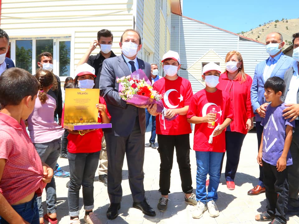 Vali Pehlivan, Kaymakam Çeşme İkokulu-İmamhatip Ortaokulunu Ziyaret Etti