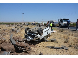 Şanlıurfa'da hafif ticari araç şarampole devrildi: 8 yaralı