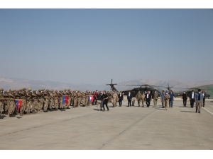 İçişleri Bakanı Soylu, Çakırsöğüt Jandarma Komando Tugay Komutanlığı'nda askerlerle bayramlaştı: