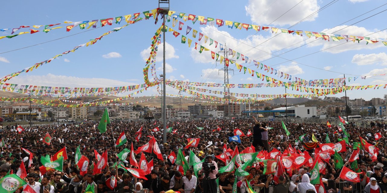 Cizre’de Nevruz Coşkusu: Binlerce Kişi Meydanları Doldurdu!