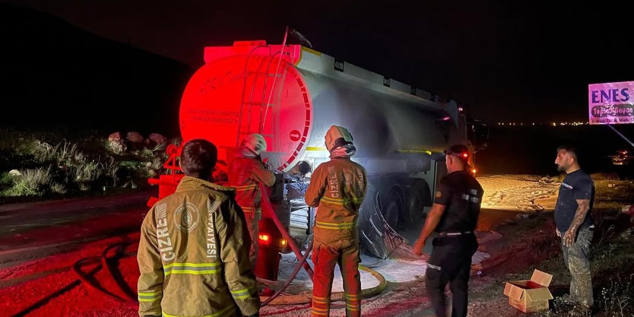 Şırnak’ta Facia Ucuz Atlatıldı! Seyir Halindeki Tanker Alev Aldı