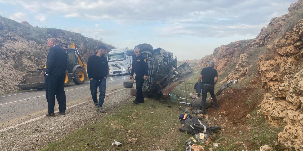 Şırnak'ta TPİC'e Ait Pikap Takla Attı:3 Yaralı