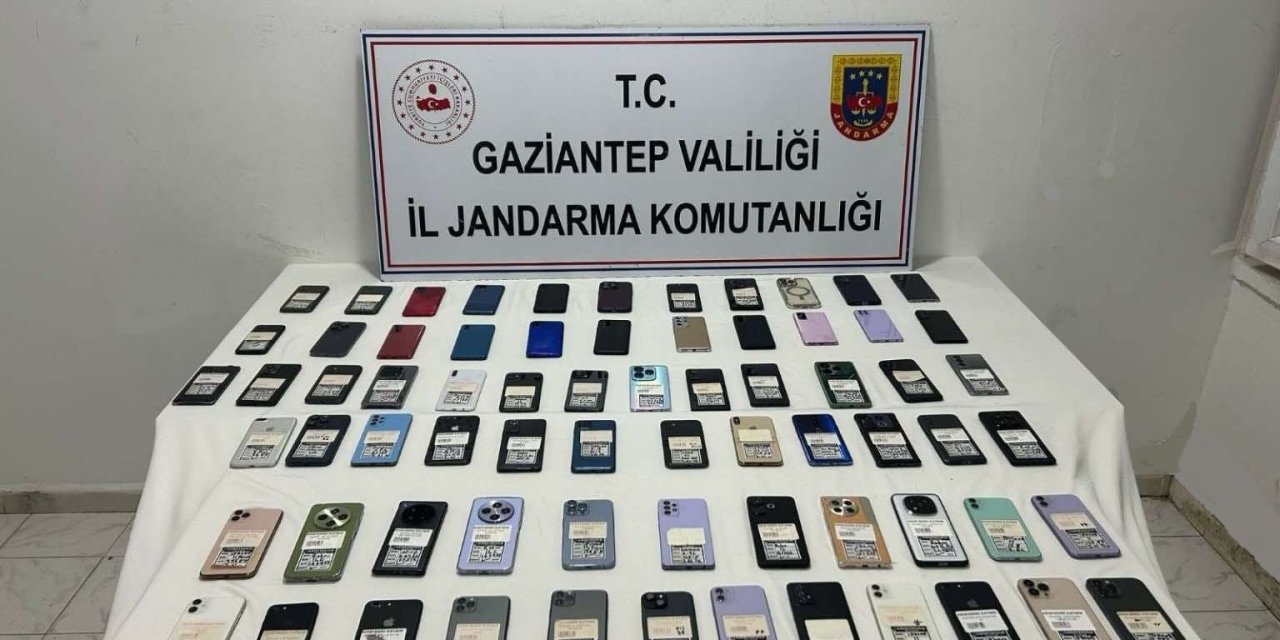 2,7 milyon TL değerinde kaçak telefon ele geçirildi: 2 gözaltı