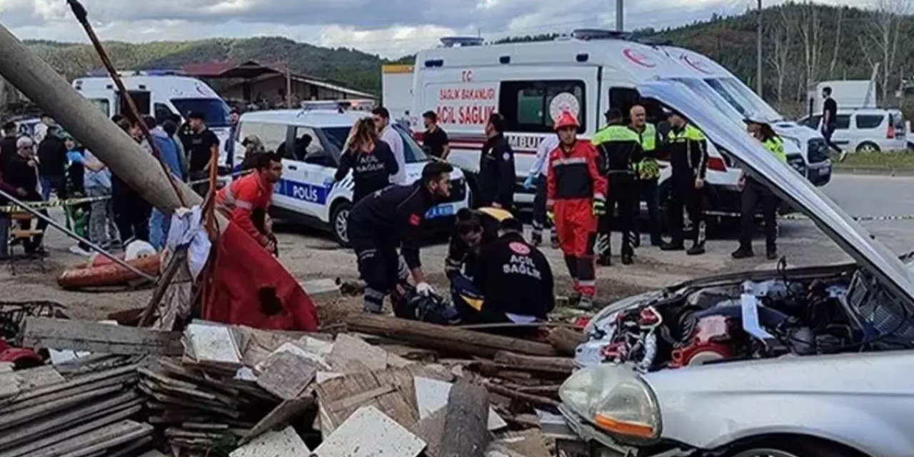 Feci kaza! 4 kişi hayatını kaybetti 2 kişi yaralandı