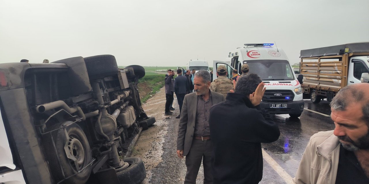 Yolcu minibüsü devrildi: 9 yaralı