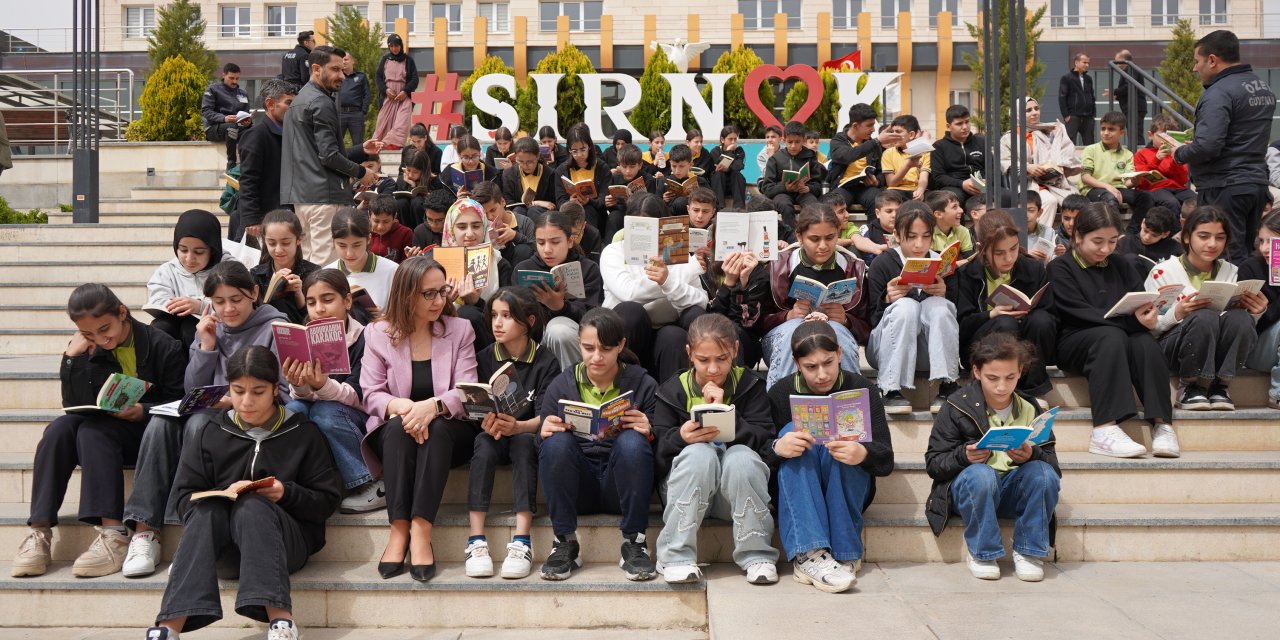 Şırnak’ta Öğrenciler Sokakta Kitap Okudu