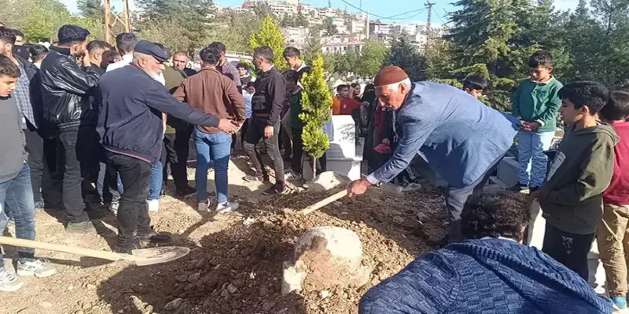 Şırnak'a komşu İlde ilginç olay: Gömülen kişinin mezarından ses gelmesi ile tekrar açıldı