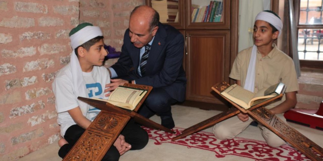 Bakan Yardımcısı Aktaş Cizre’de tarihi Kırmızı Medrese'yi ziyaret etti