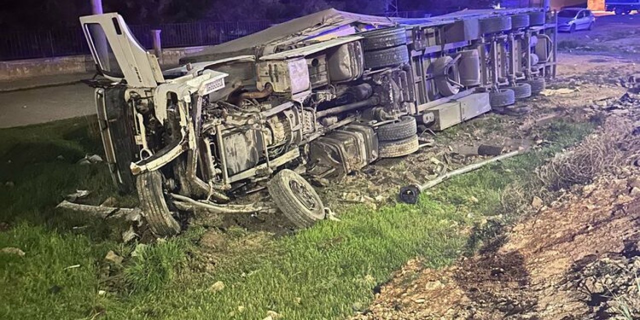 Kızıltepe'de tır ile hafif ticari araç çarpıştı: 6 kişi yaralandı