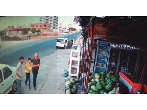Şanlıurfa'da çocuğun kazadan kurtulma anı güvenlik kamerasına yansıdı