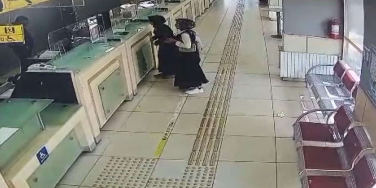 2 kadın, yerde bulduğu bin 250 doları sahibine ulaştırdı