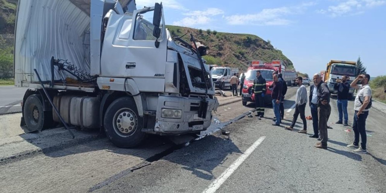 İki tır çarpıştı: 1 ölü, 1 yaralı