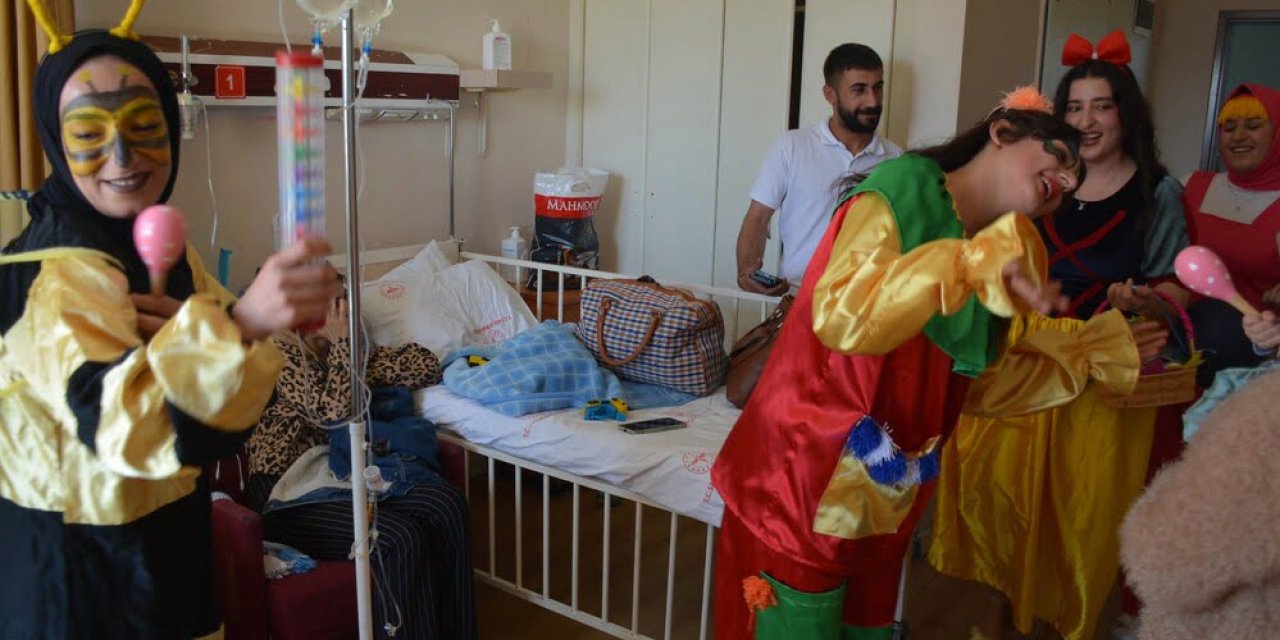 Şırnak'ta öğrenciler, hasta çocuklar için etkinlik düzenledi