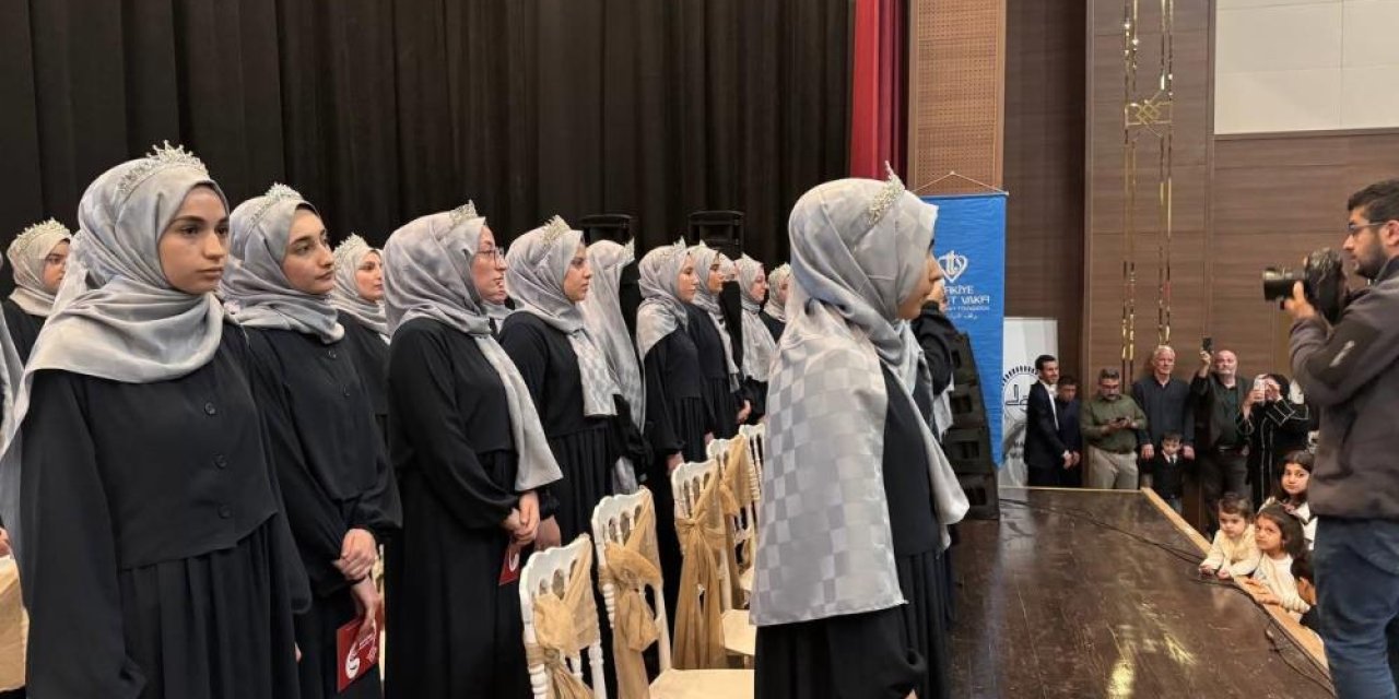 Mardin'de hafızlık eğitimini tamamlayan 128 öğrenci icazet aldı