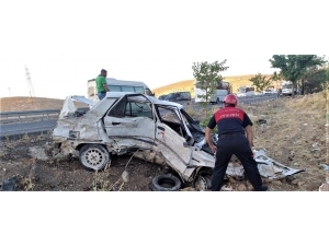 Şanlıurfa'da otomobil ile minibüs çarpıştı: 2 yaralı