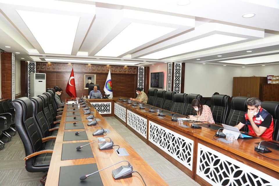 VALİ ALİ HAMZA PEHLİVAN BAŞKANLIĞINDA VİDEO KONFERANS SİSTEMİ ÜZERİNDEN İL PANDEMİ KURULU TOPLANTISI GERÇEKLEŞTİRİLDİ