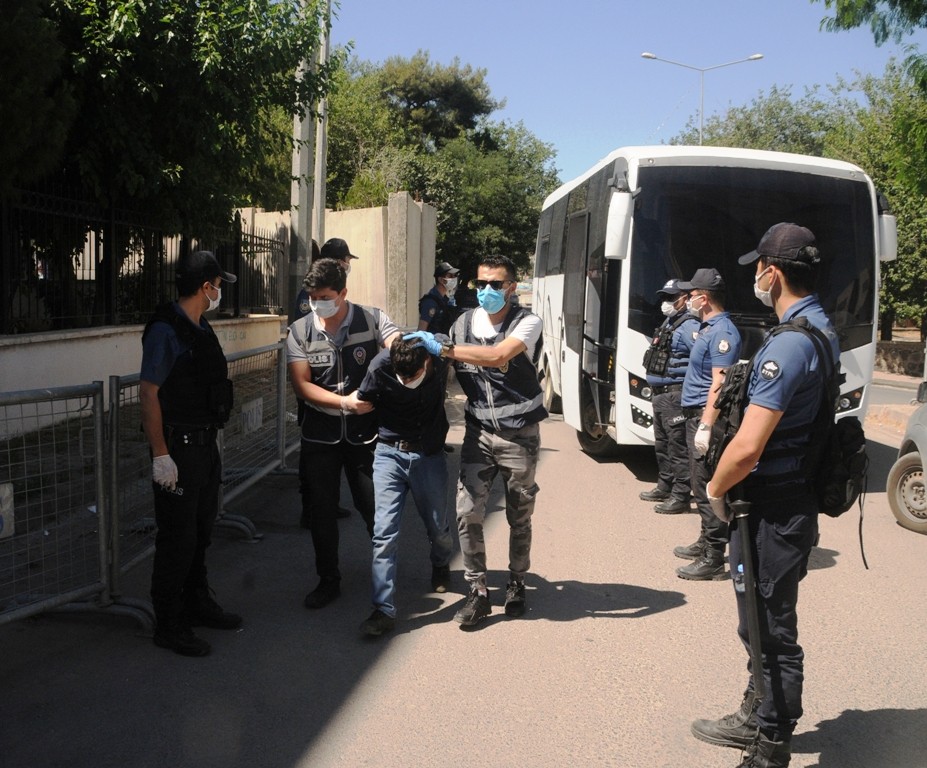 CİZRE'DE 2 KİŞİNİN ÖLDÜĞÜ SİLAHLI KAVGAYA KARIŞAN 5 KİŞİ TUTUKLANDI