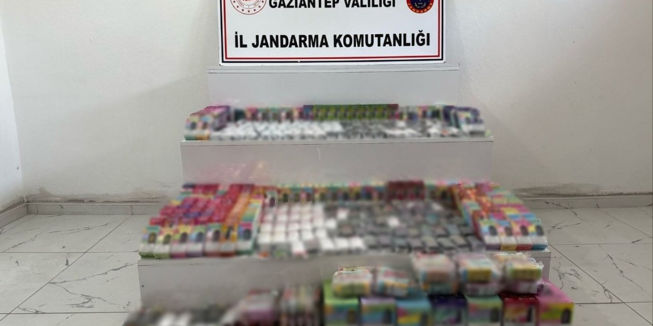 2 milyon TL değerinde kaçak elektronik sigara ele geçirildi: 3 gözaltı