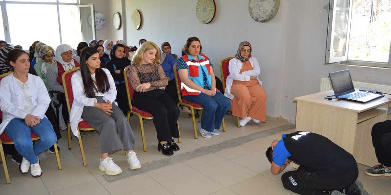 Şırnak Aile Destek Merkezi'nde Afet Farkındalık Eğitimi ve Deprem Tatbikatı Gerçekleştirildi