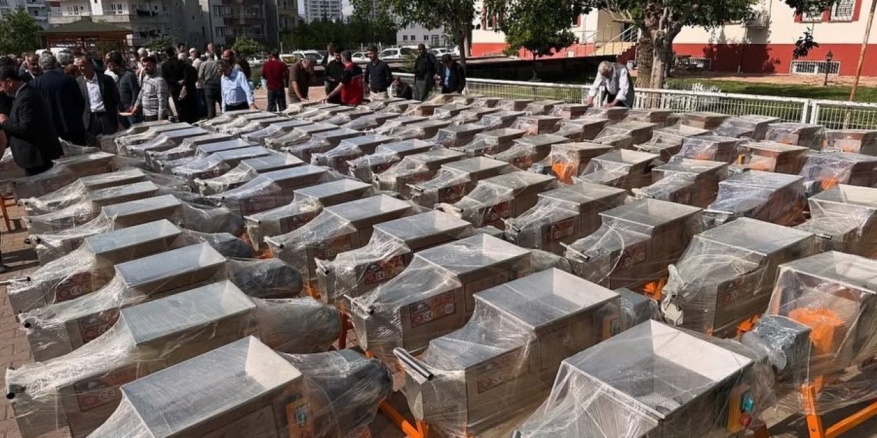99 çiftçiye üzüm sıkma makinesi dağıtıldı