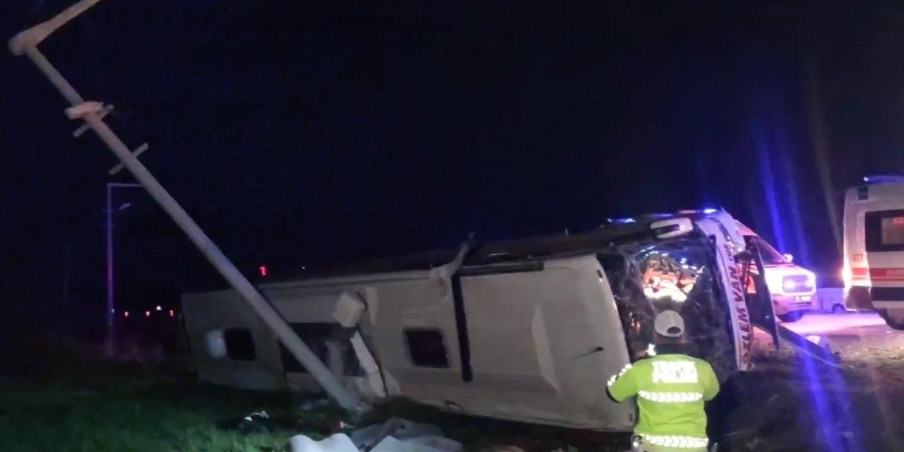 Van-Bitlis Karayolunda Yolcu Otobüsü Devrildi: 28 yaralı