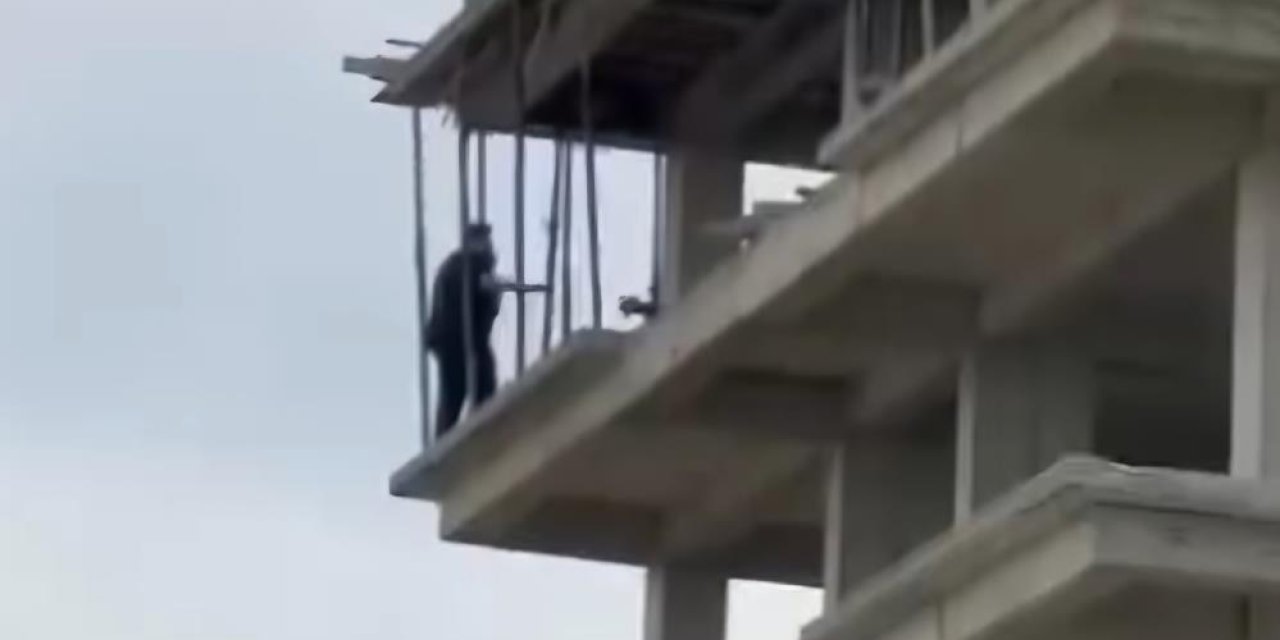 Siirt’te bir kişi, çocuğuyla birlikte binadan atlamaya teşebbüs etti