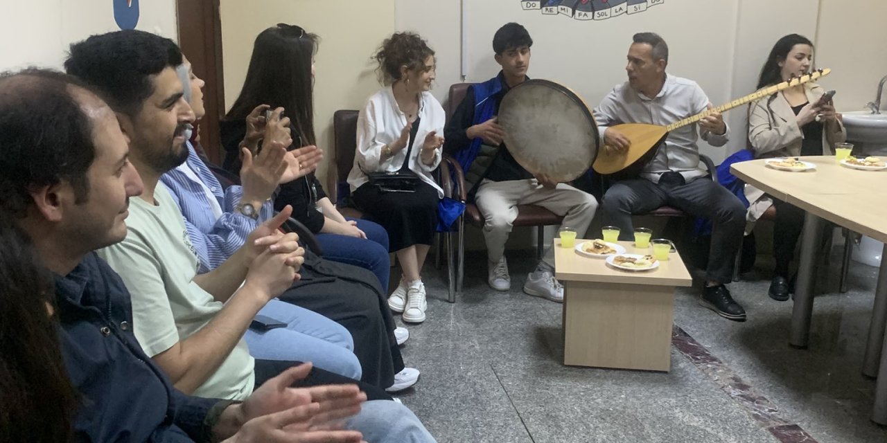 Şırnak'ta Ruh Sağlığı Hastalarına Müzikle Moral! Gençlerden TRSM'ye Unutulmaz Konser