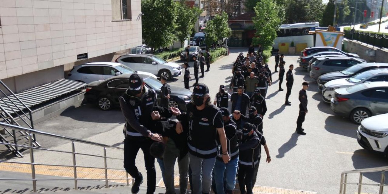 Şırnak'ta FETÖ Operasyonu: Şüpheliler Adliye'ye Sevk Edildi