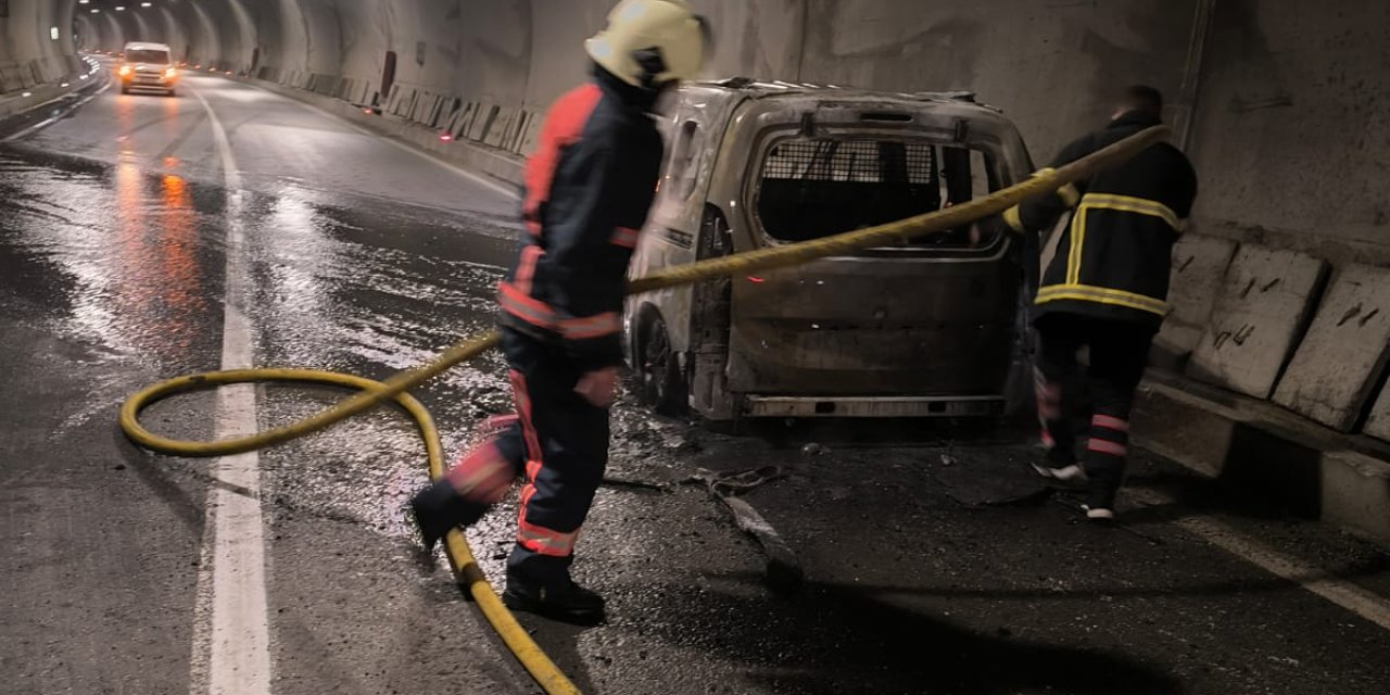 Şırnak'ta Tünelde Bir Araç Yanarak Kül Oldu