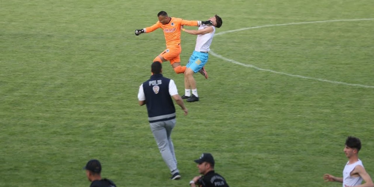 Siirt'te amatör lig baraj maçında kavga çıktı