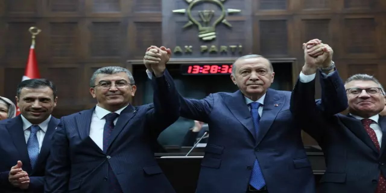 Partisinden İstifa Eden Milletvekili, Ak Parti'ye Katıldı