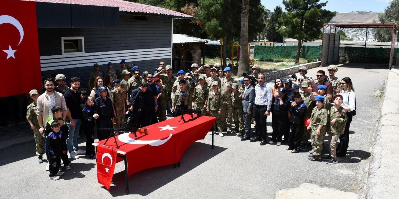 Özel Eğitim Öğrencilerinden Jandarma Komutanlığına Ziyaret