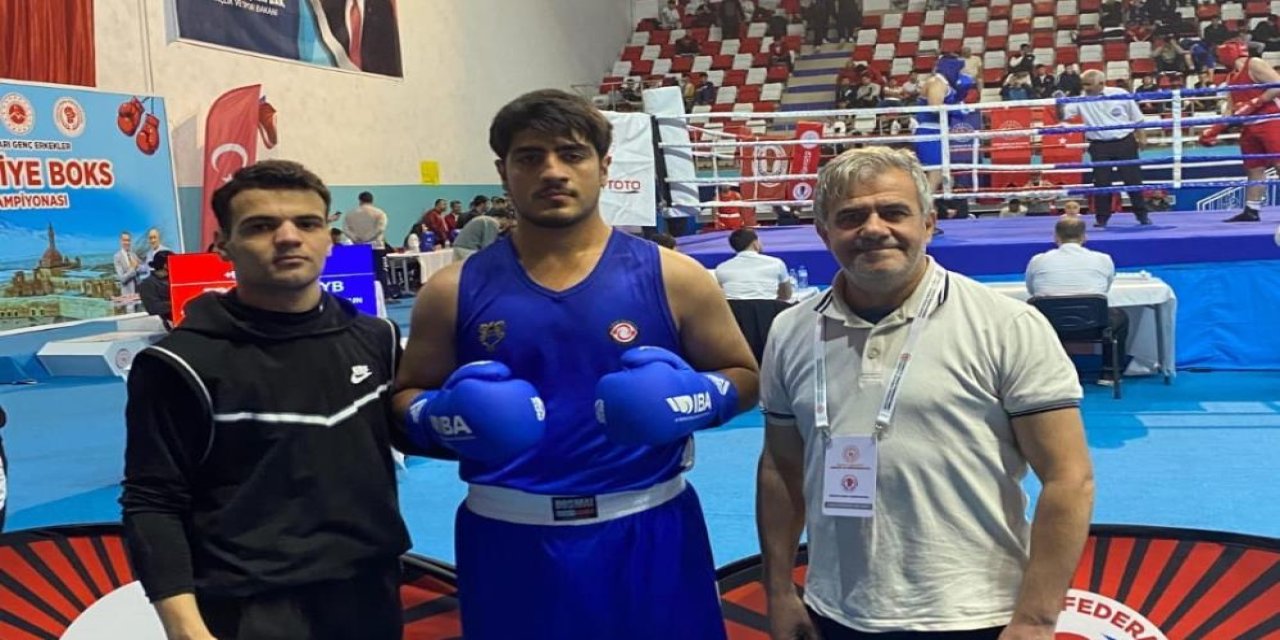 Şırnaklı 3 sporcu, Boks Şampiyonası'nda rakiplerini yenerek üst tura yükseldi